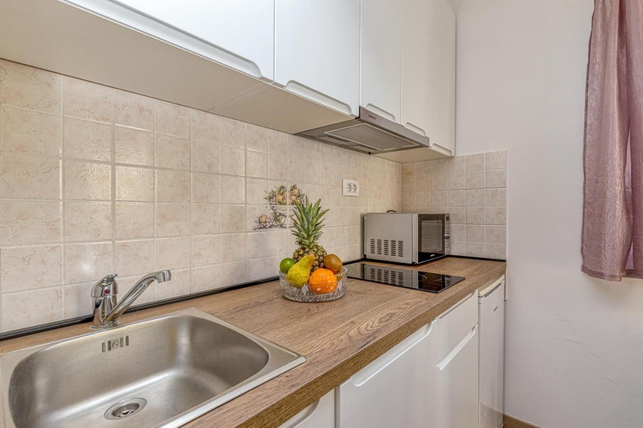 Villa Mihaela โตรกีร์ ภายนอก รูปภาพ