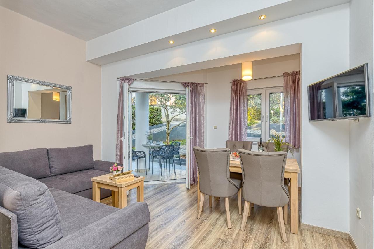 Villa Mihaela โตรกีร์ ภายนอก รูปภาพ