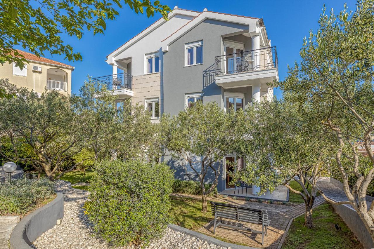 Villa Mihaela โตรกีร์ ภายนอก รูปภาพ