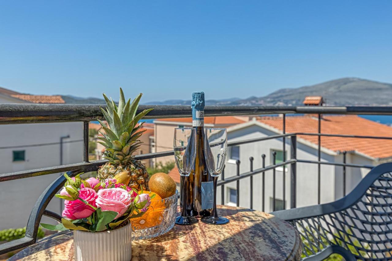 Villa Mihaela โตรกีร์ ภายนอก รูปภาพ