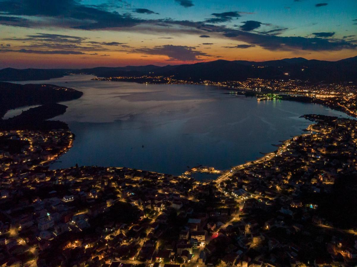 Villa Mihaela โตรกีร์ ภายนอก รูปภาพ