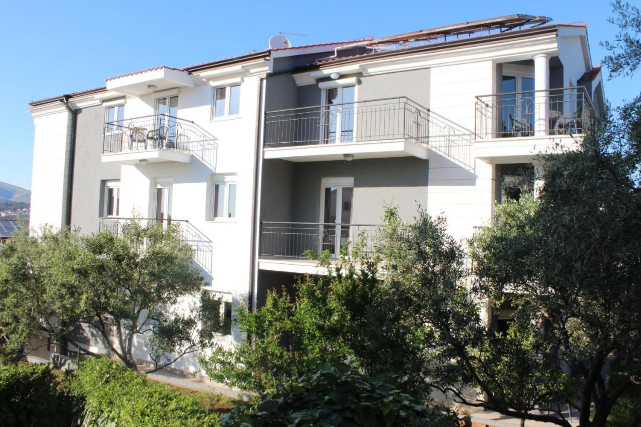 Villa Mihaela โตรกีร์ ภายนอก รูปภาพ